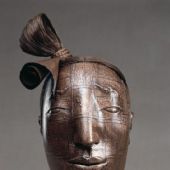 武士頭像8,28×26×47cm，銅板、銅線、樹脂，2006年