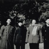 1958 年，中央美術(shù)學院油畫系教師合影，左起：董希文、許幸之、吳作人、羅工柳、艾中信