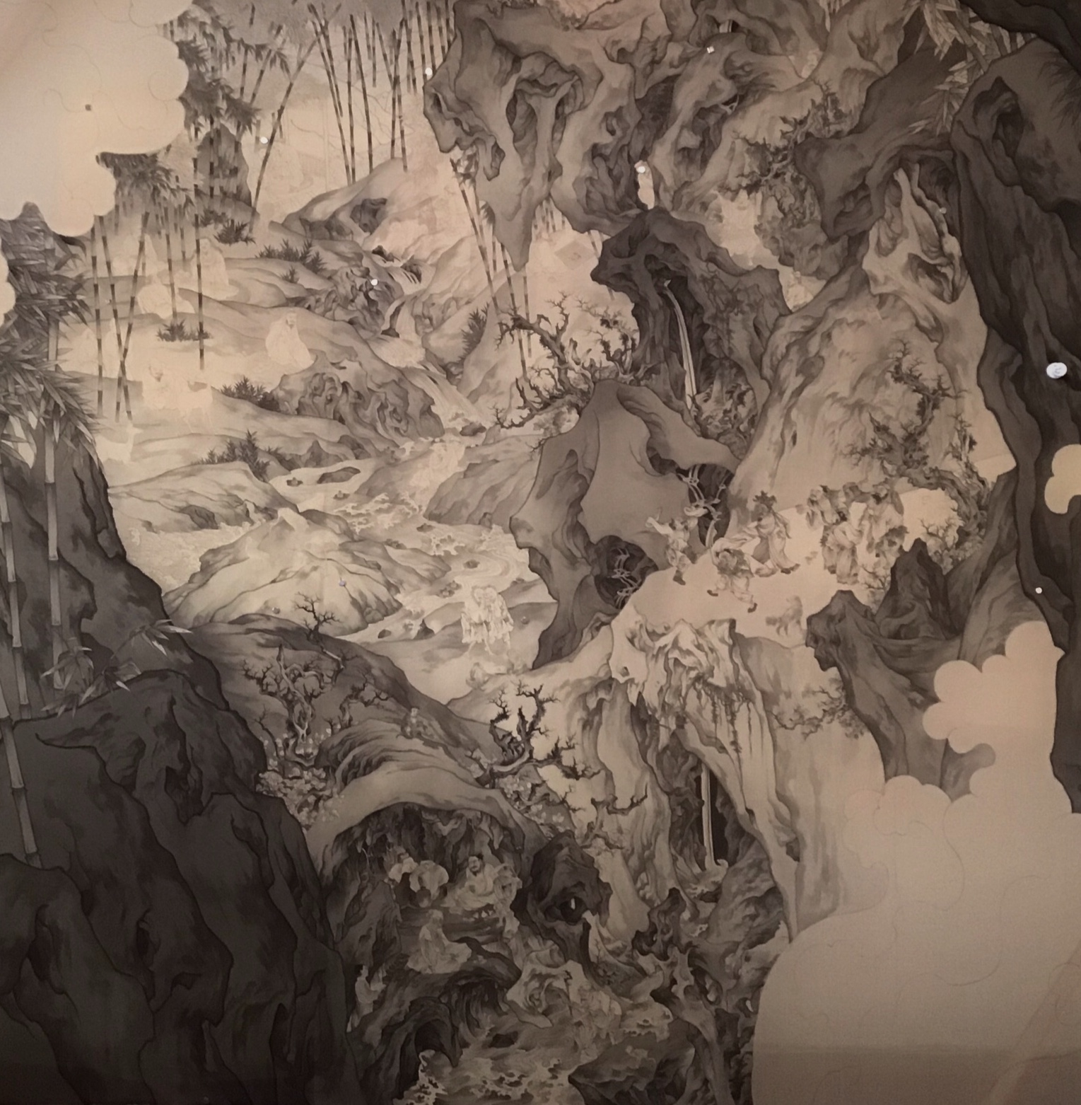 02 Graduation Creation by Zhang Wanting (undergraduate), Anonymous Stream, 2020; Ink and wash on silk, 240x200cm.jpg