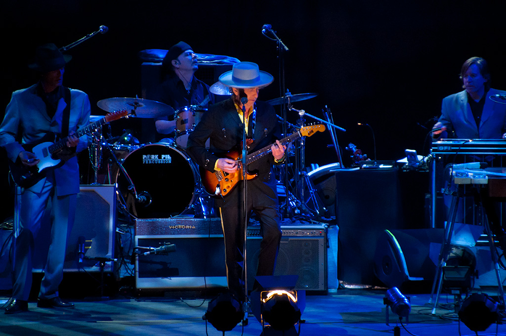 2011-Bob-Dylan-Live-In-Beijing01.jpg