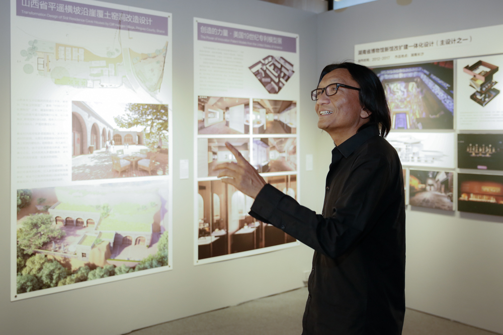 3 Su Xinping, Deputy President of CAFA, visited the exhibition.jpg