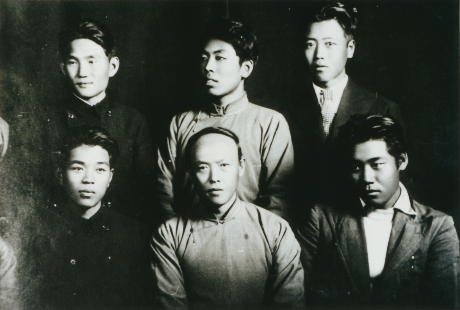 圖3、1932年，宋步云在杭州國立藝專上學(xué)，宋步云（后排左一）、李苦禪（前排左二）、王式廓（前排左三）.jpg