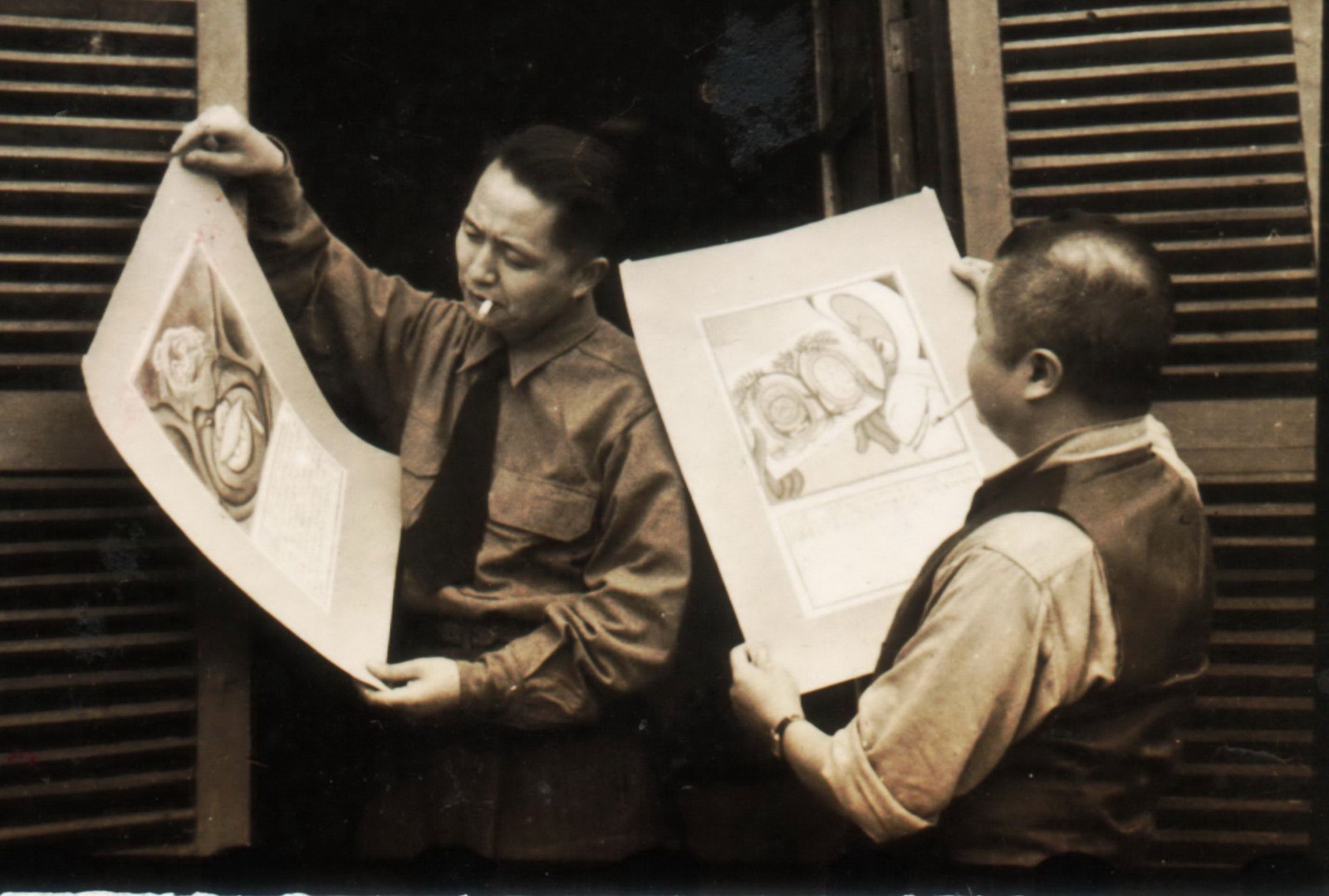 25 In 1945, Zhang Guangyu prepared the exhibition “Wonders of Westland” in Chongqing. Left Zhang Zhengyu, Right Zhang Guangyu.jpg