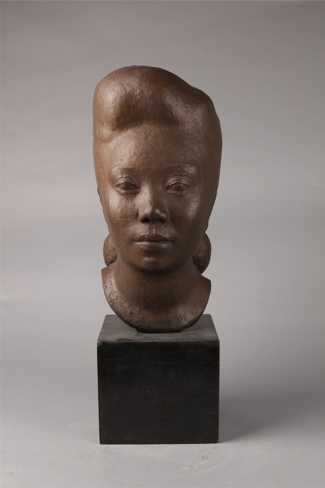 23 Hua Tianyou, “Miss Hu’s Head”, 41×18cm, Cast bronze, 1947.jpg