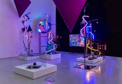 袁松，《風景》系列組合，鐵、玻璃、亞克力、LED、霓虹燈等綜合材料，2017-2019年.jpg