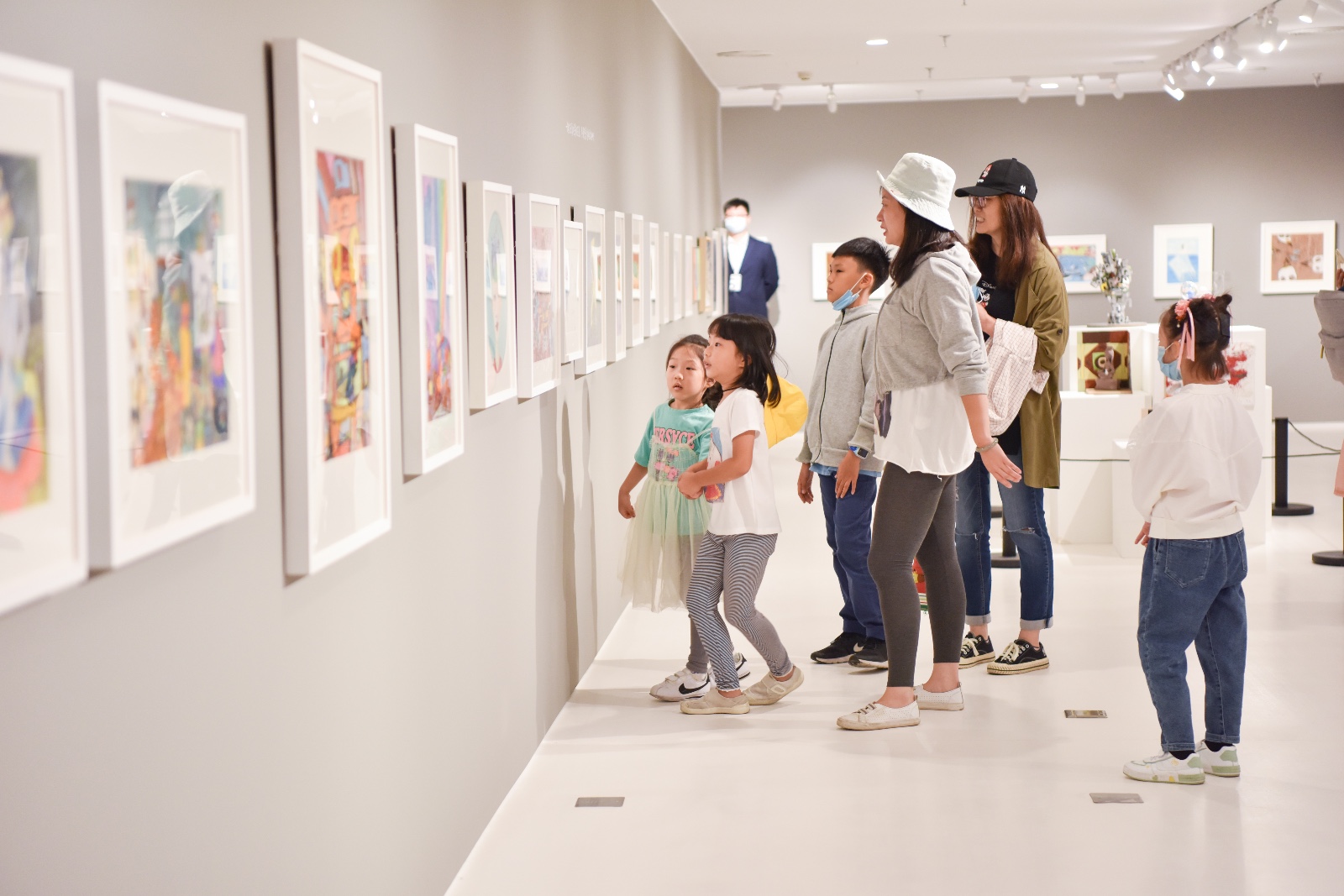 第二屆《央美·魯信全國(guó)兒童繪畫(huà)作品大賽優(yōu)秀作品展》現(xiàn)場(chǎng)——攝于中央美術(shù)學(xué)院山東藝術(shù)教育中心 03.jpg