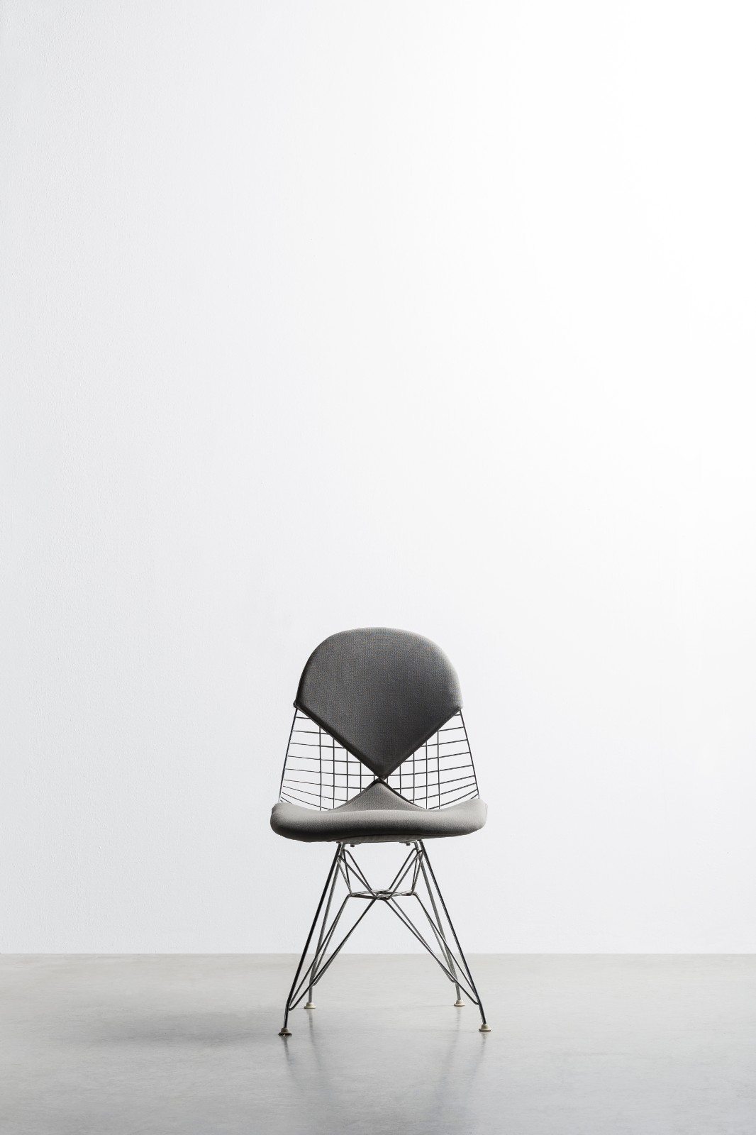 14 Charles & Ray Eames, Wire Chair, 1951, 1970 ICF production, Italy.jpg