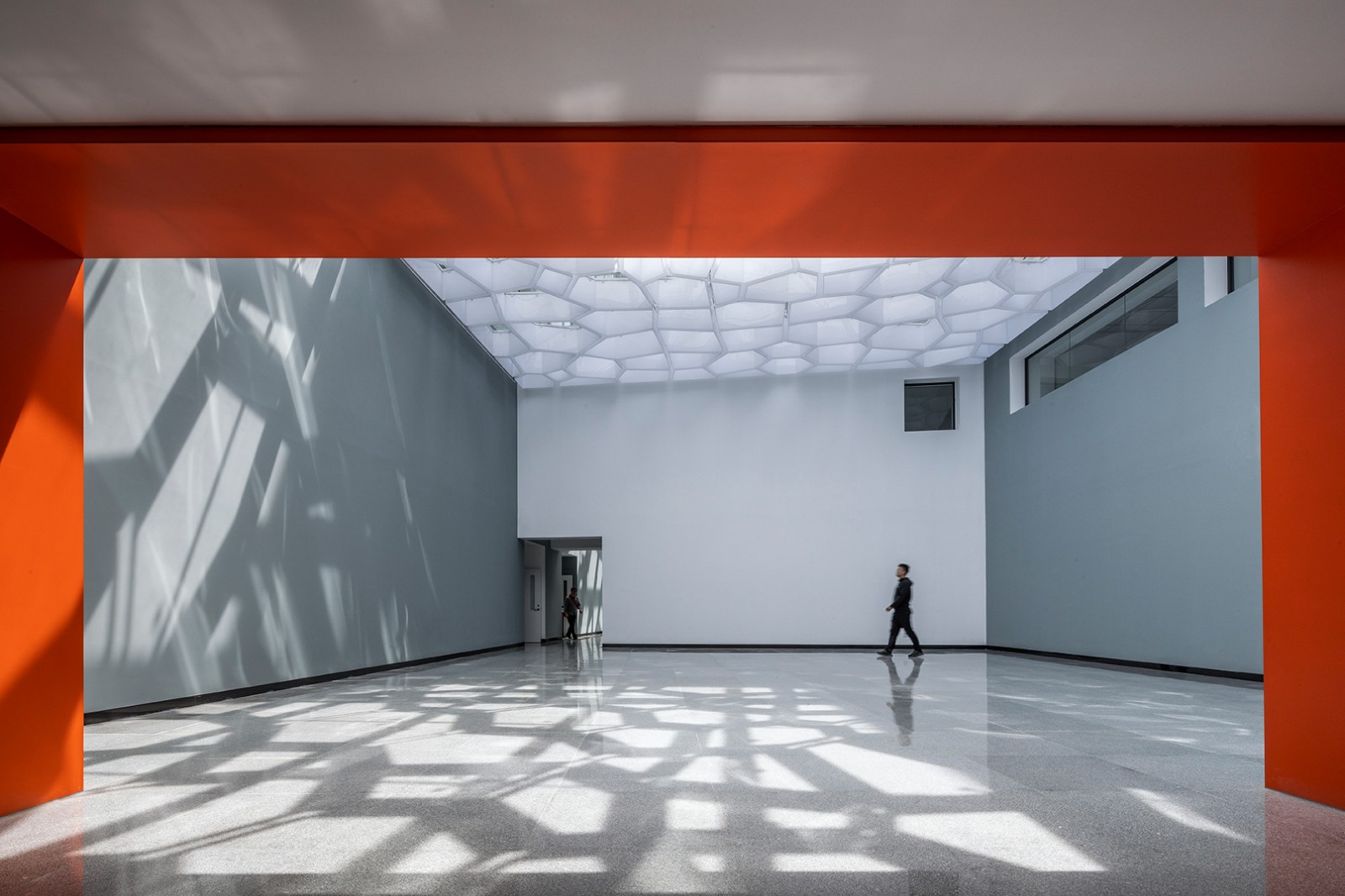 09從入口走廊看前廳  Front hall viewed from the entrance corridor.jpg