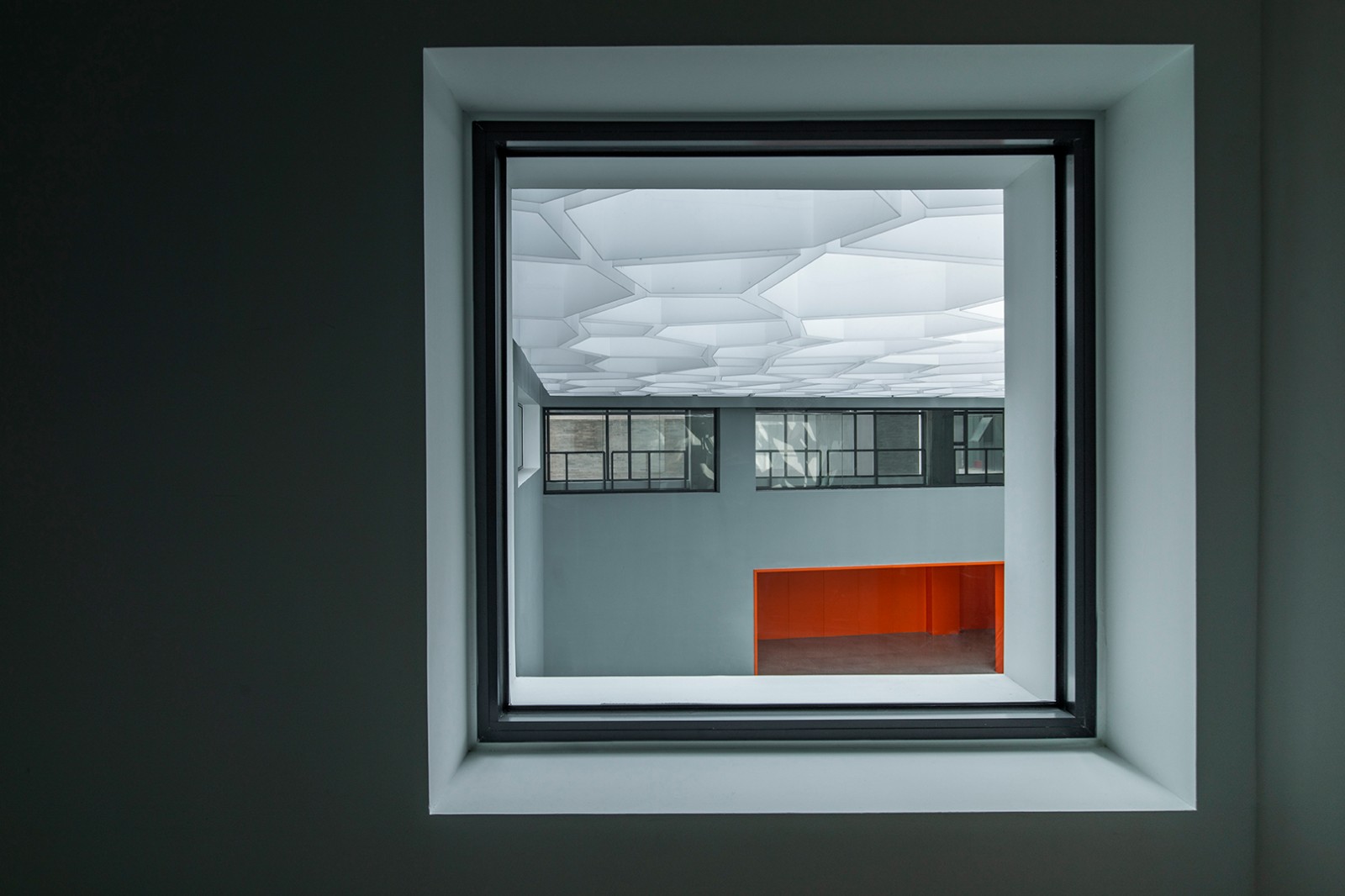 19從二樓窗口看前廳  Front hall viewed from window on the second floor .jpg