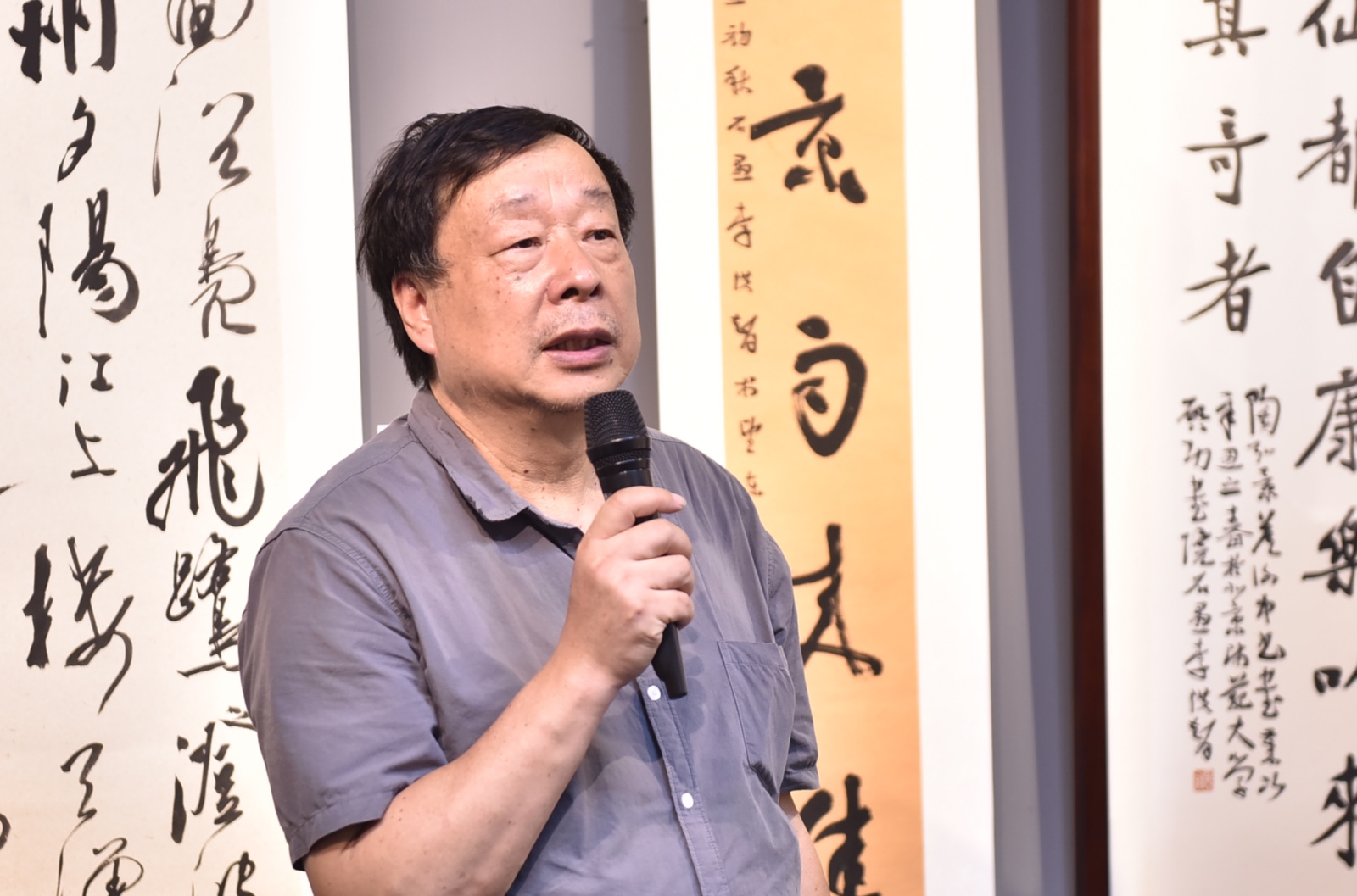 美術(shù)與設(shè)計系系主任古棕教授發(fā)言.JPG