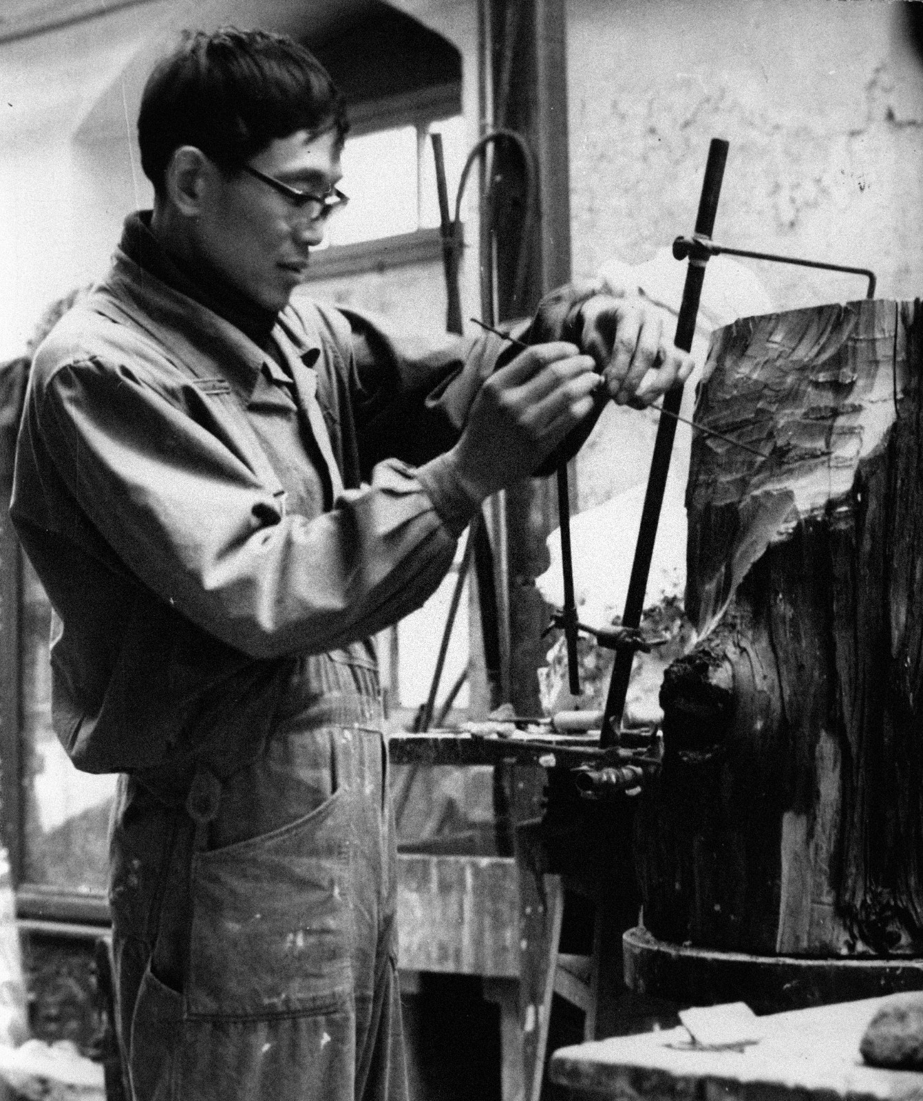 04 Situ Zhaoguang was working at the sculpture studio in CAFA in 1984-85..jpg