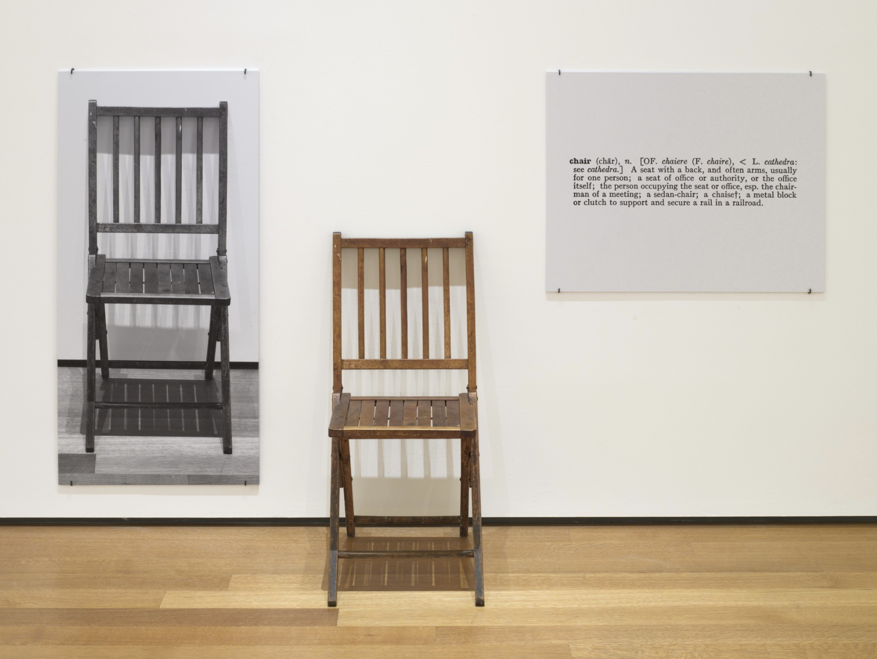 約瑟夫·科索斯（Joseph Kosuth）《一把和三把椅子》（One and Three Chairs）.png