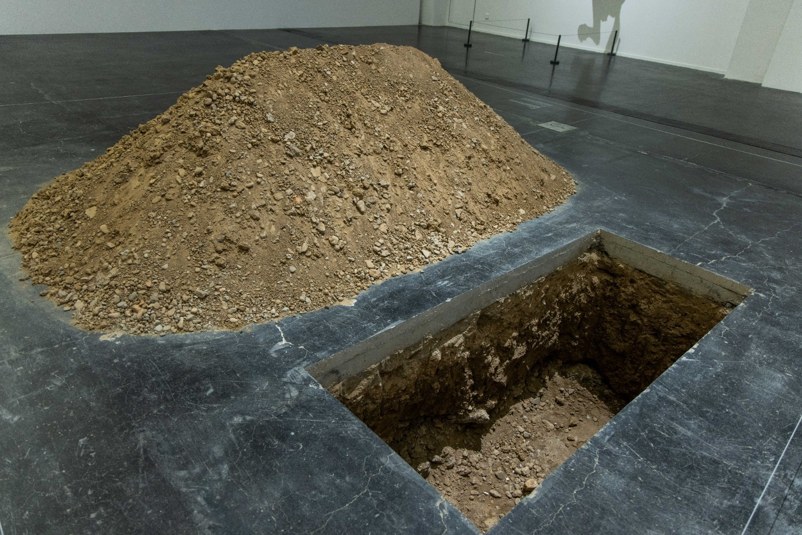 11 Maurizio Cattelan, Untitled, 1997.jpg