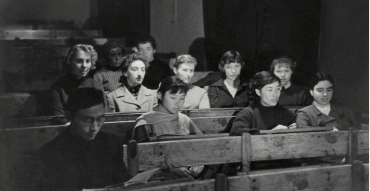 21 In 1958, Shao Dazhen, Xi Jingzhi, Chen Peng listened in the class (Collection of Shao Dazhen).png