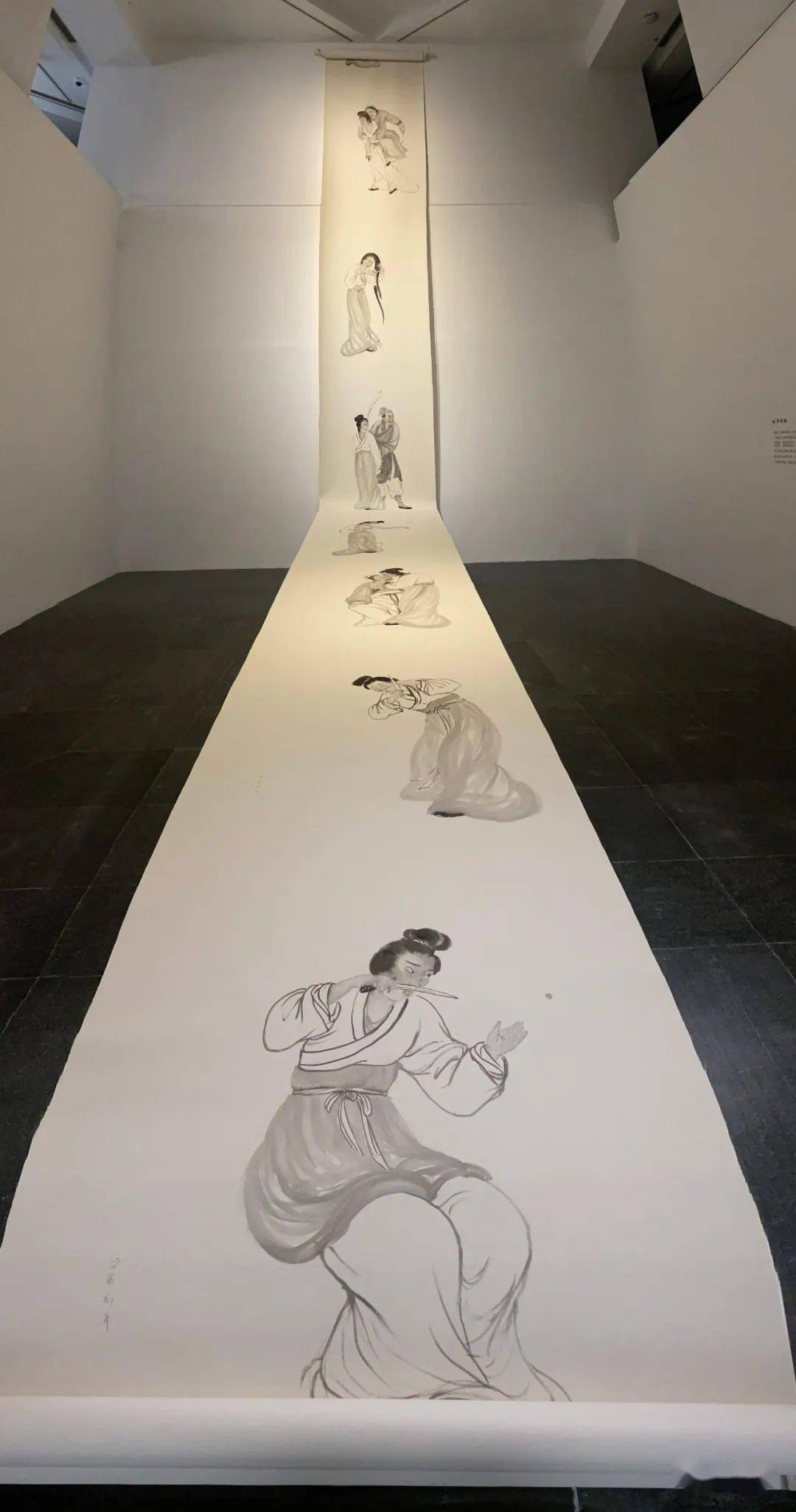 圖14 彭薇，《故事新編》，2019，5000×160cm，水墨、紙本.jpeg