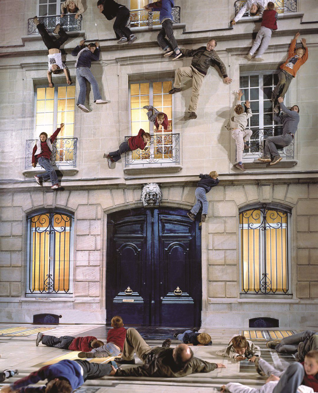 Leandro Erlich, Batiment, 2004, Nuit Blanche, Paris, France.?Leandro Erlich Studio.jpg