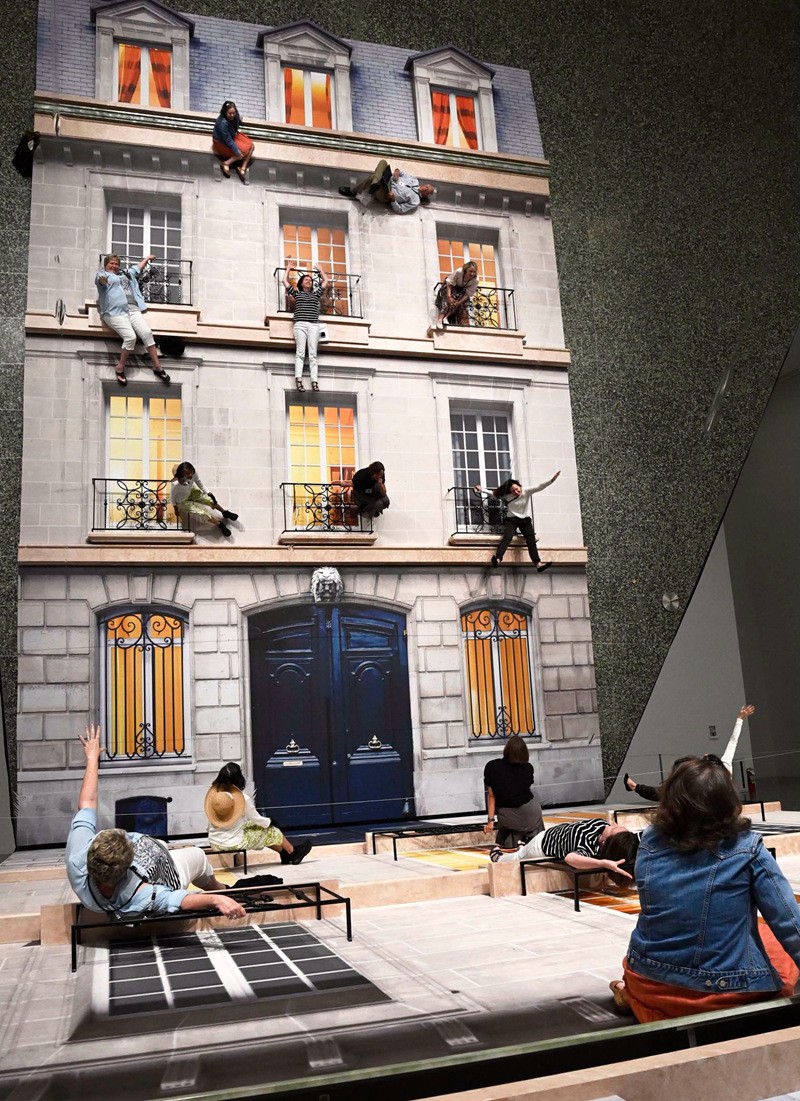 Installation view at MFAH Leandro Erlich, Batiment, 2004, Nuit Blanche, Paris, France. ? Leandro Erlich Studio.jpg