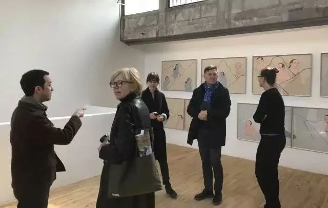 05 Jury Members of Beijing Gallery Weekend 2017 were discussing “Best Exhibition Award.jpg