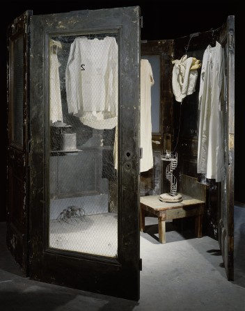 gb22_louise_bourgeois_cell_vii_352w.jpg