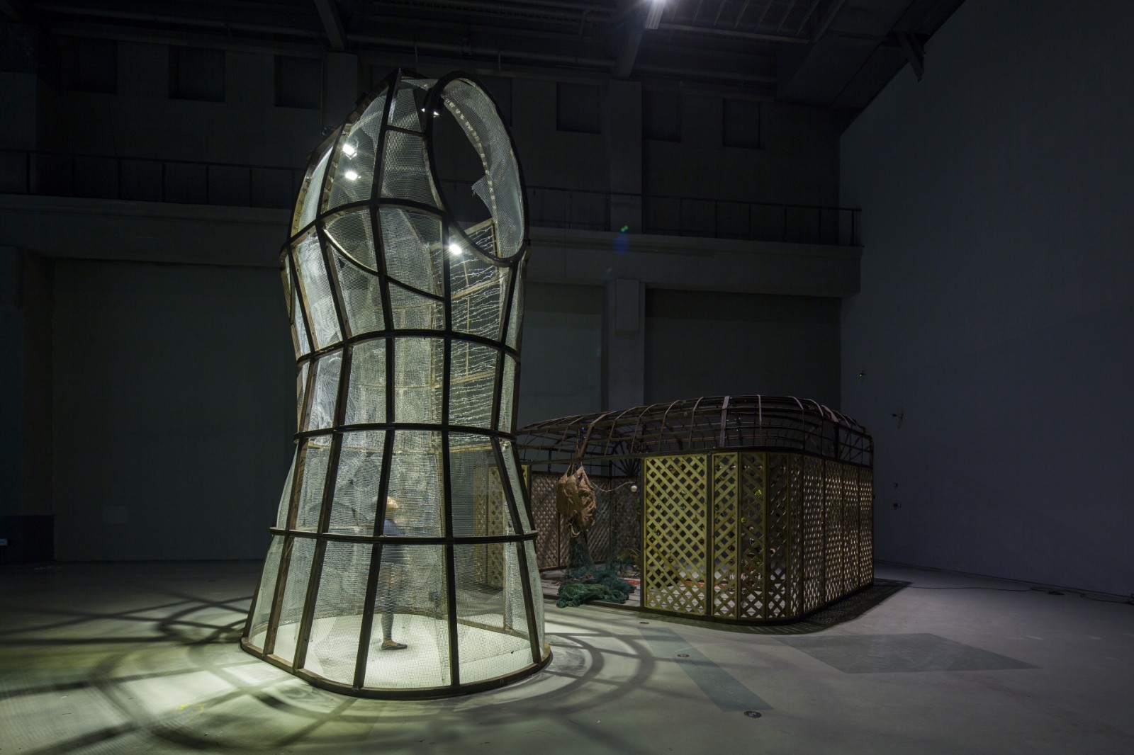 La Jardin 2017, Iron structure, cast iron fountain, fishing net, fabric, water, 600x500x320cm, 380x230x550cm, Courtesy of the Power Station of Art ?Shen Yuan, ADAGP, Paris, 2022.jpg