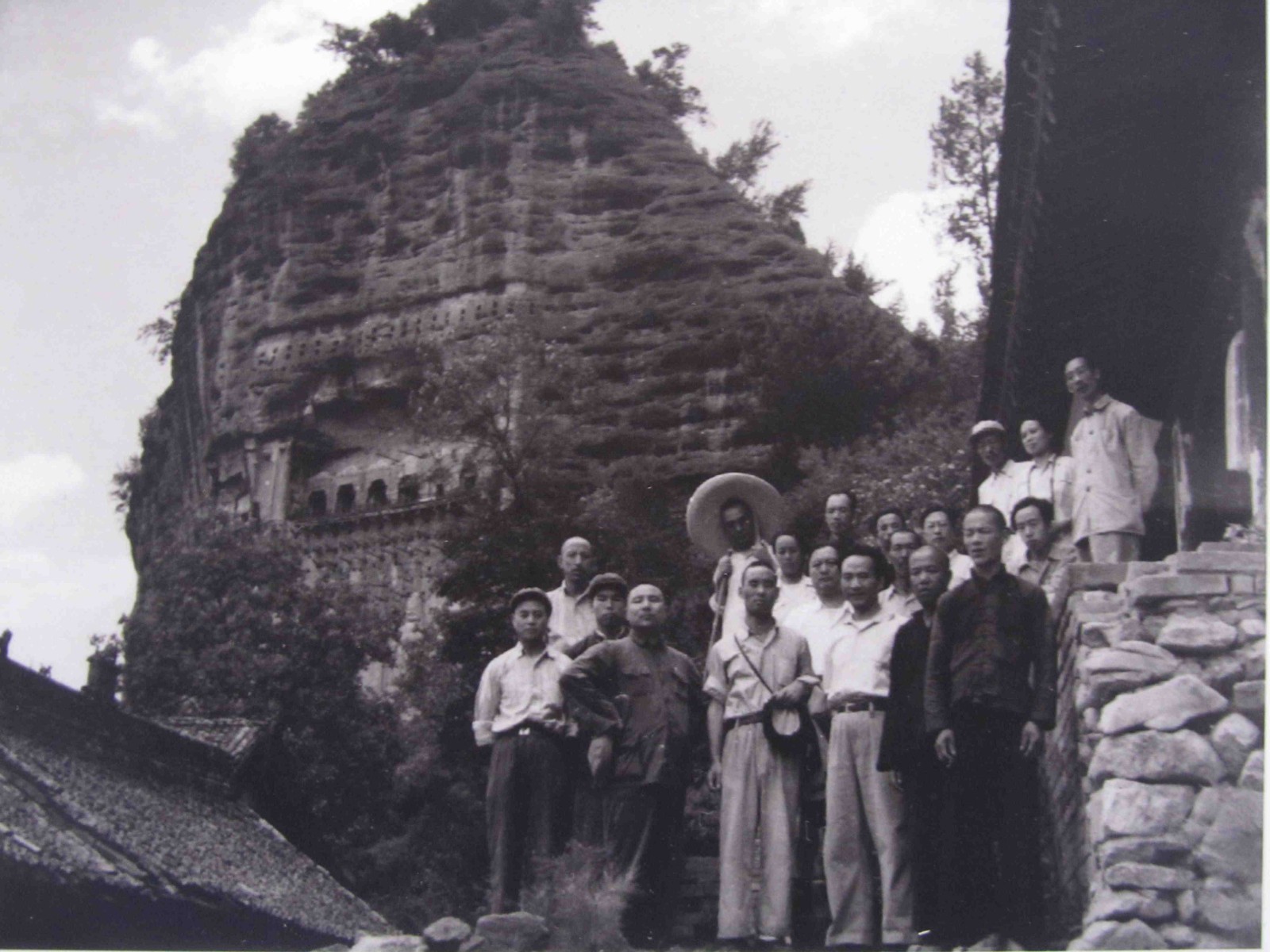 21 In 1953, a group photo of the Maijishan Exploration Team, led by Wu Zuoren.jpg