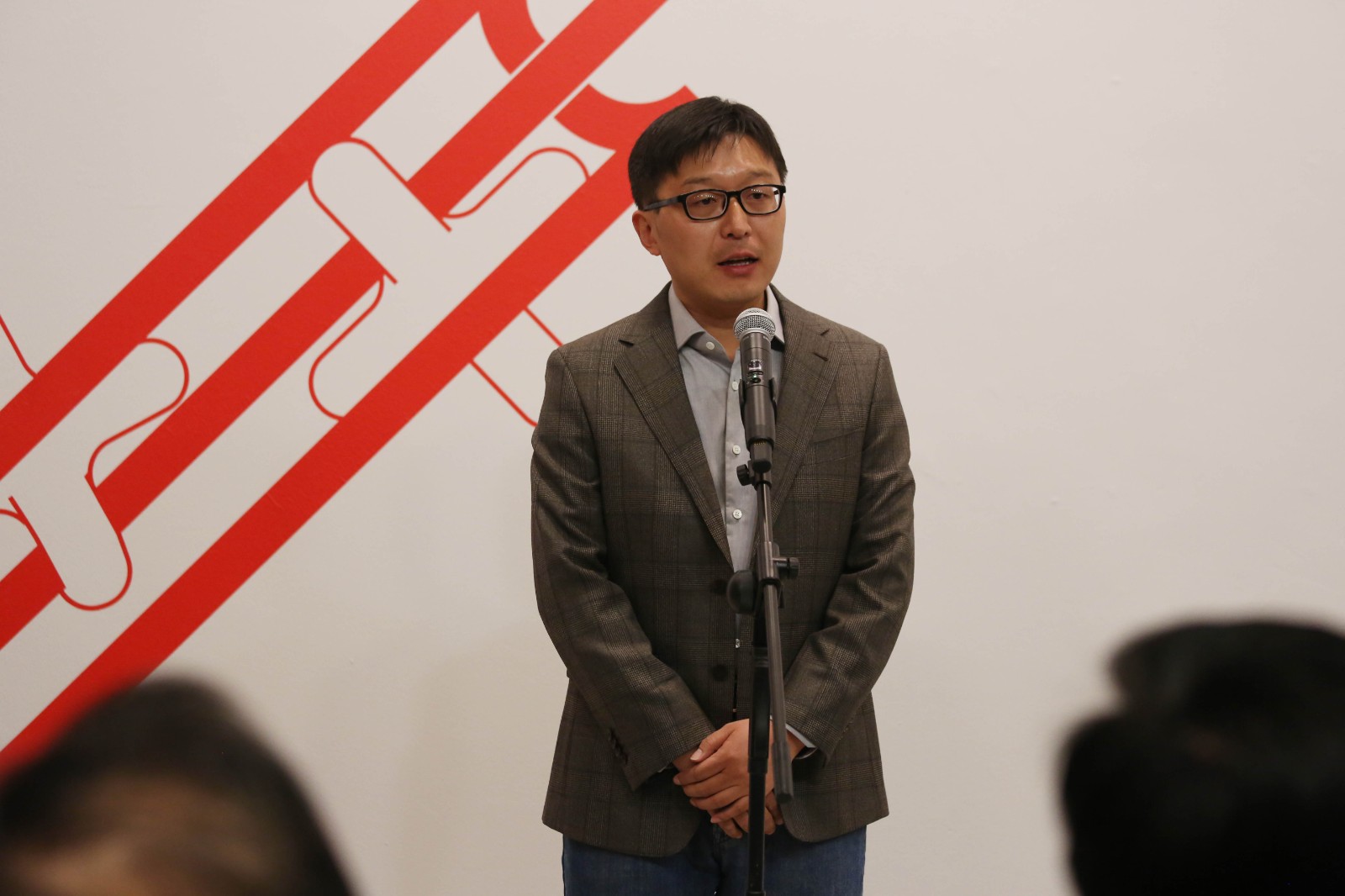 10 Geng Shuo, a representative of the young teachers and Associate Professor of the School of Humanities, spoke at the opening ceremony..jpg