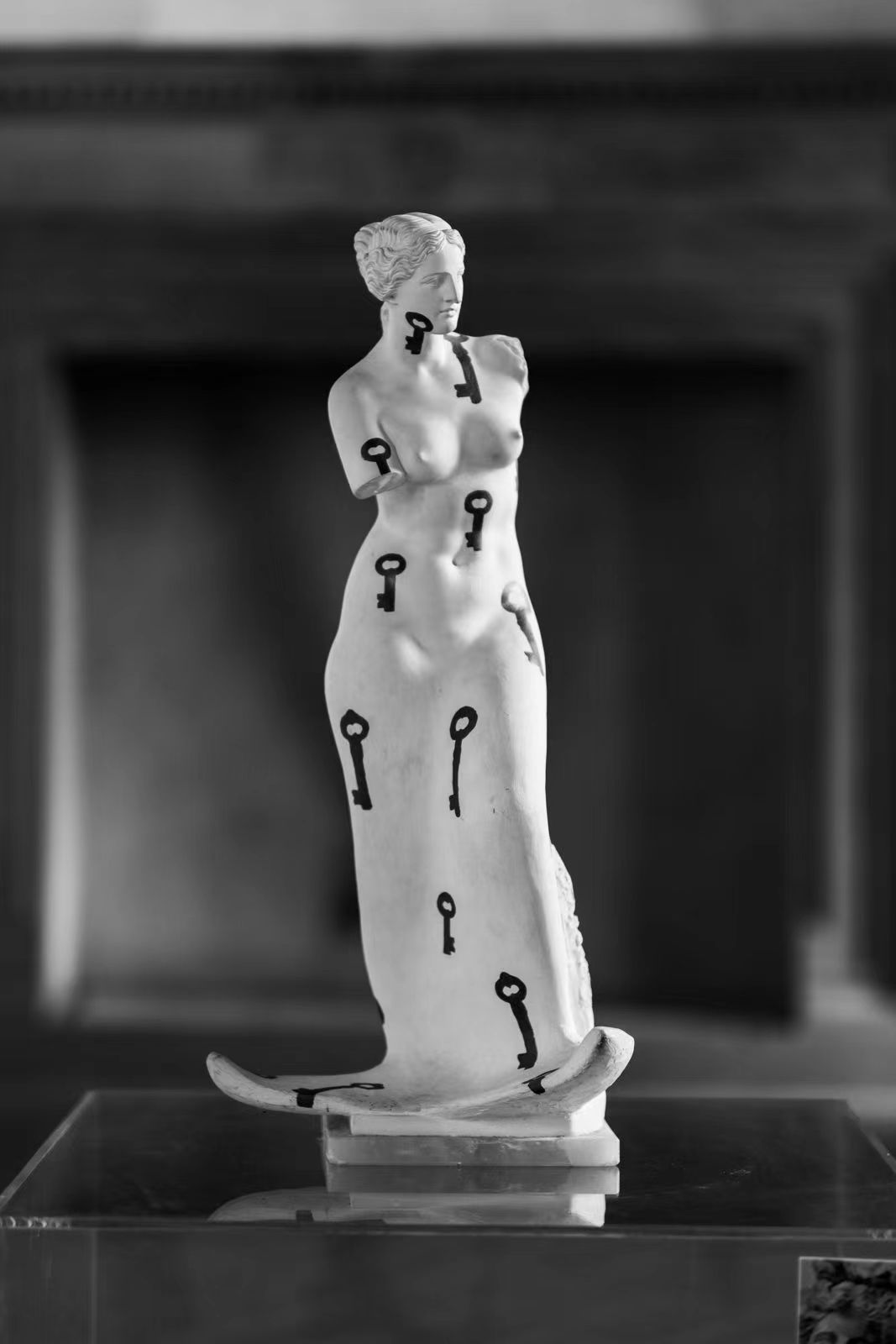 The Venus of Milot, 2010; Mixed media, marble, alabaster, acrylic, 63x33x18cm, esposta al Museo Pretorio di Certaldo in Toscana.jpg