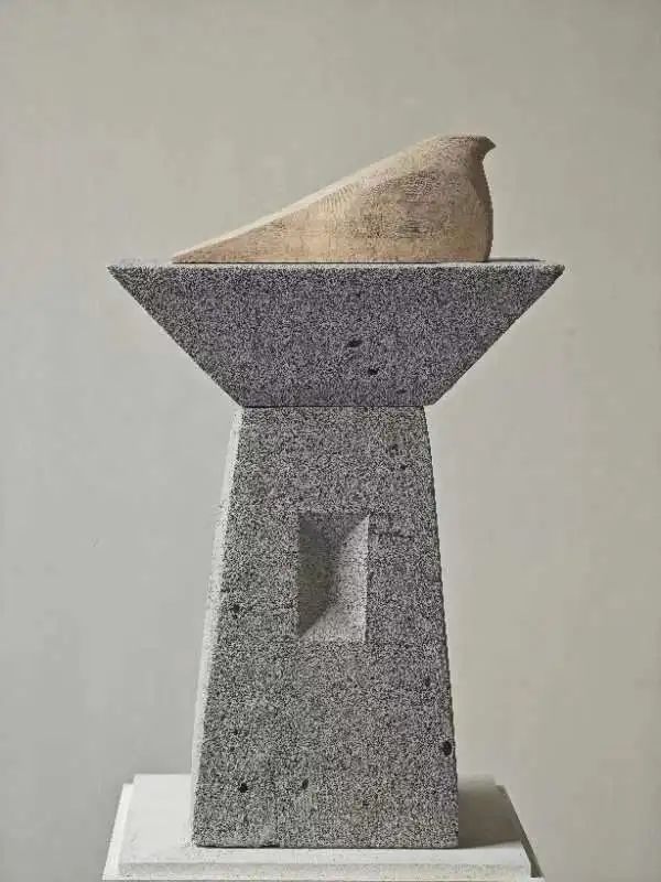 Li Zhan, Sparrow, 30x30x33cm, camphor wood, 2023.jpeg